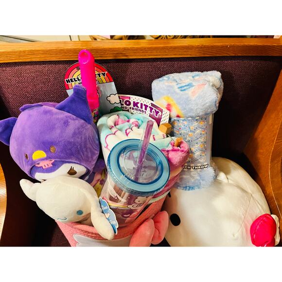 Hello kitty  Kuromi , Cinnamoroll Easter bundle with large pink rope storage bin - Picture 8 of 9